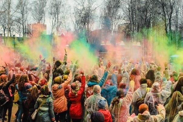 В Новосибирске прошел фестиваль красок